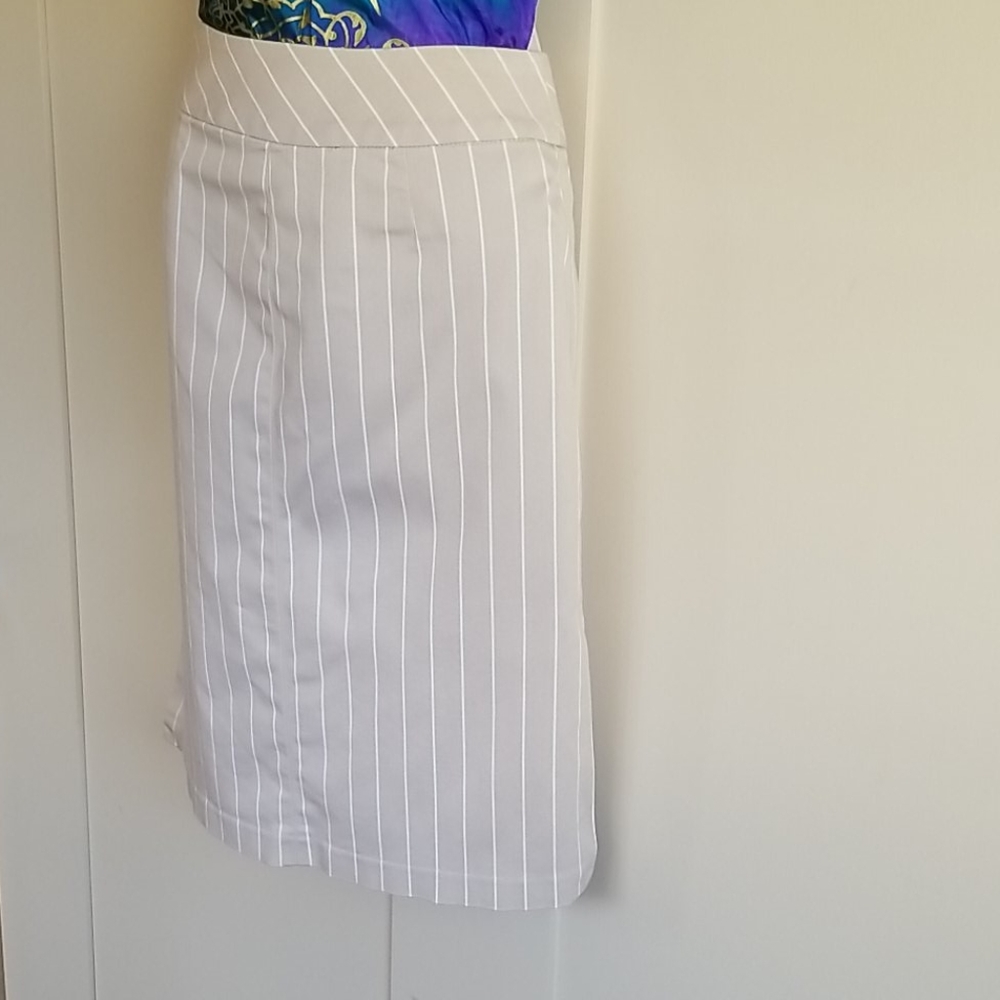 5 for $25. H&M skirt. Cotton/nylon. Size 6.